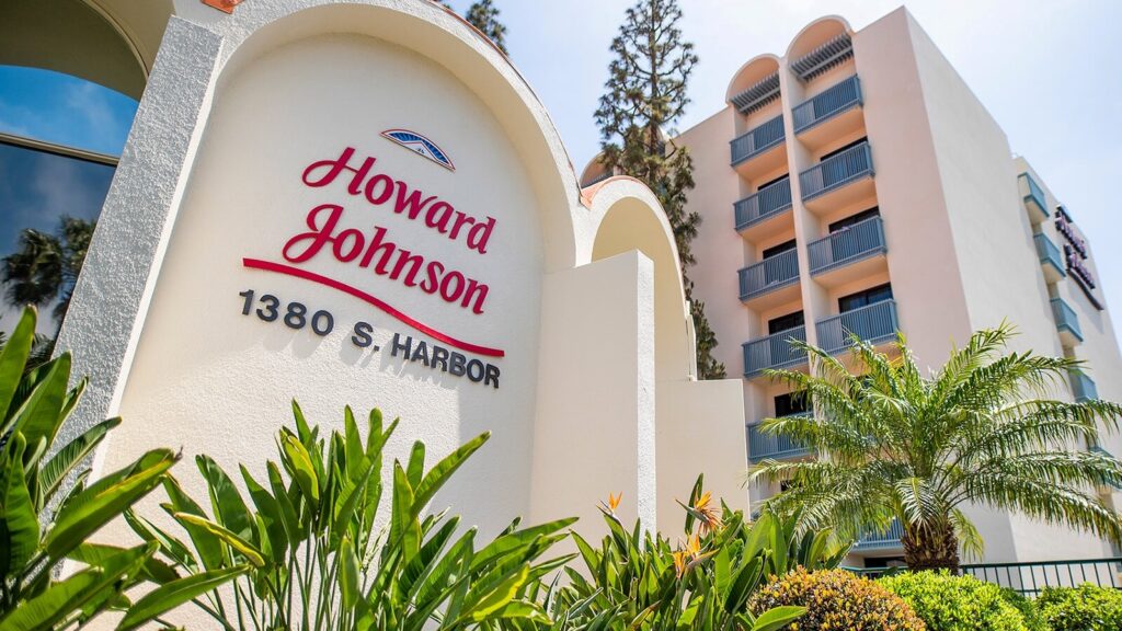Howard Johnson by Wyndham Anaheim